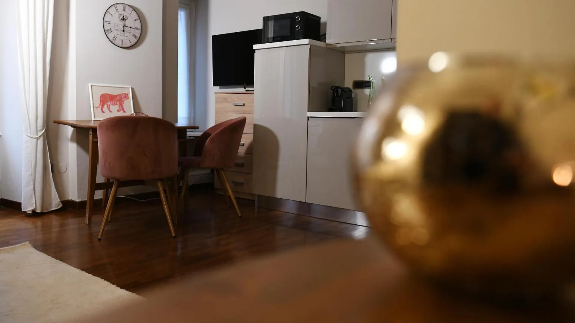 Chic Apartment In Duomo Milan