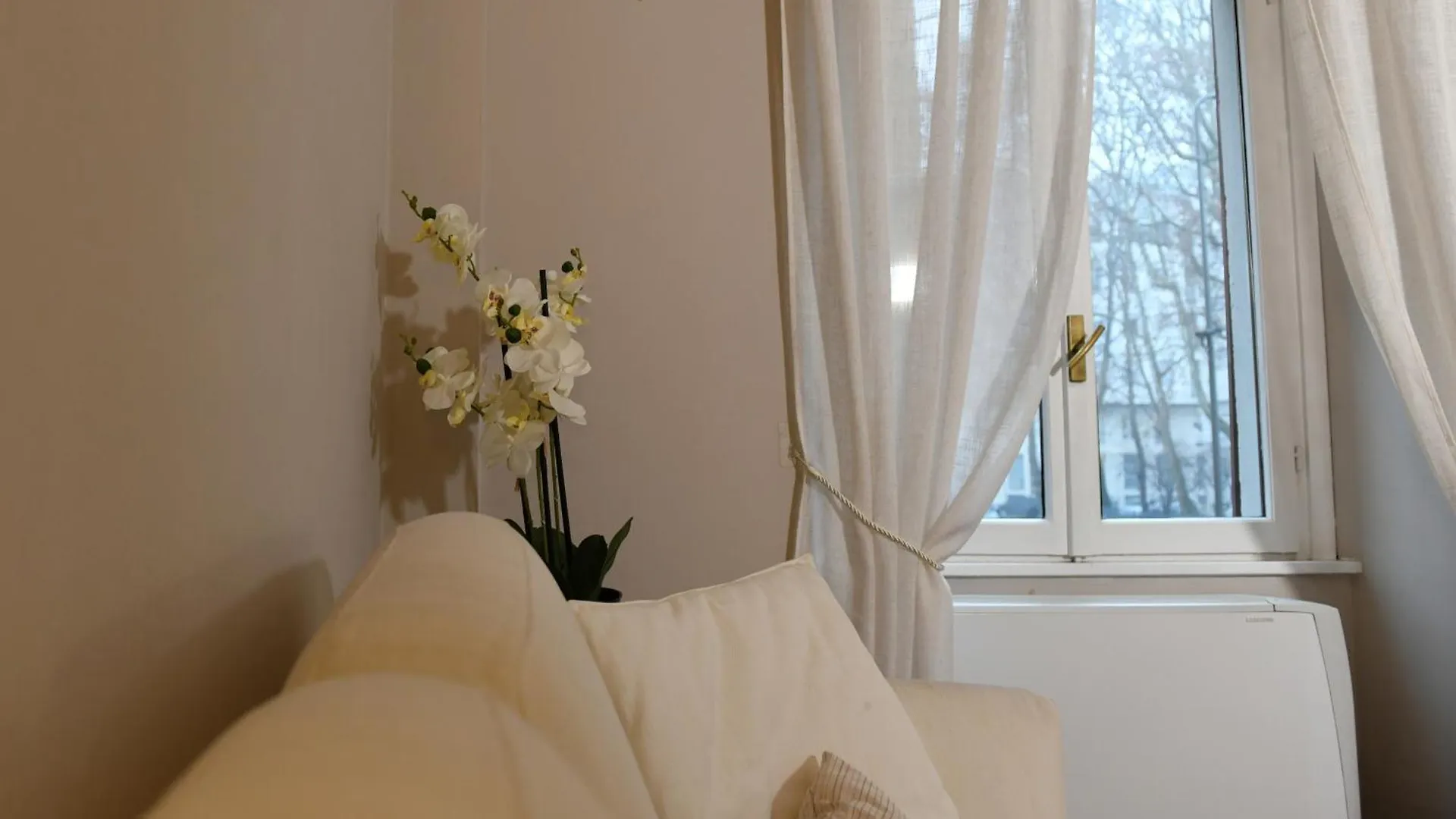 Chic Apartment In Duomo Milan