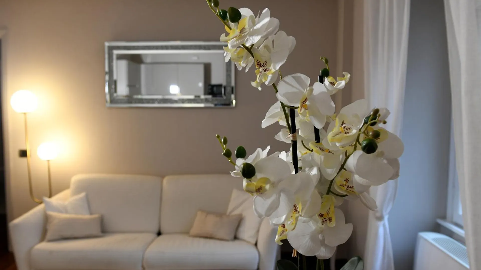 Chic Apartment In Duomo Milan Italy