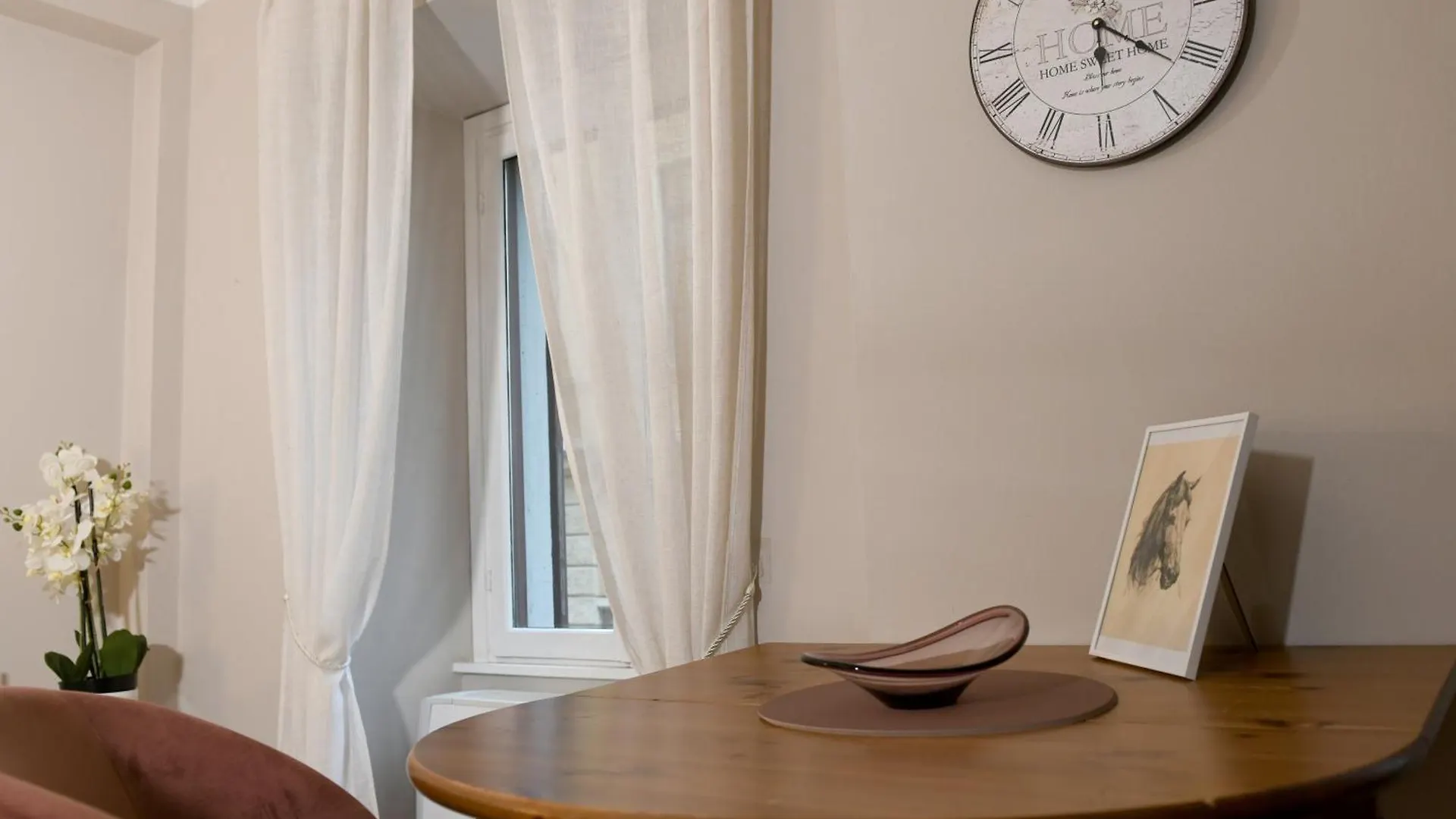 Chic Apartment In Duomo Milan
